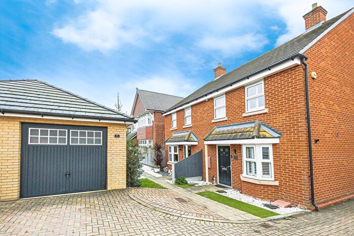 3 Bedroom Semi Detached House For Sale In The Poppies, Benfleet, SS7