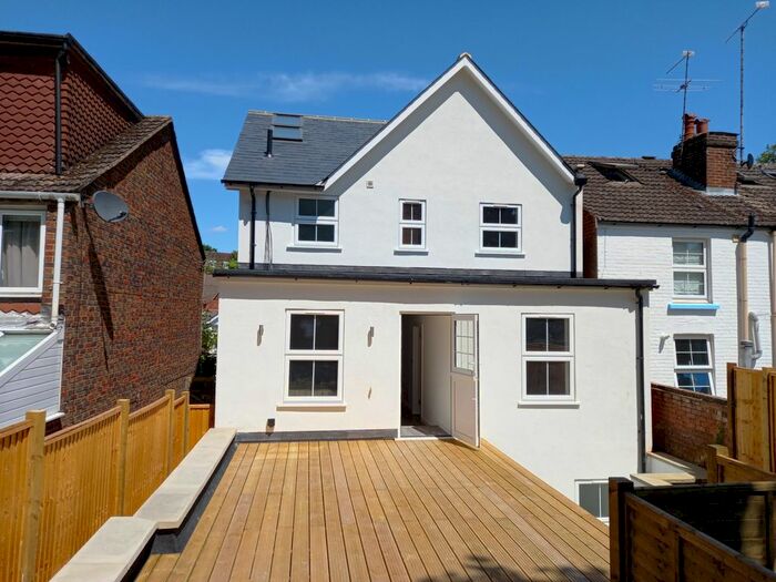 2 Bedroom Flat To Rent In Hampstead Road, Dorking, RH4