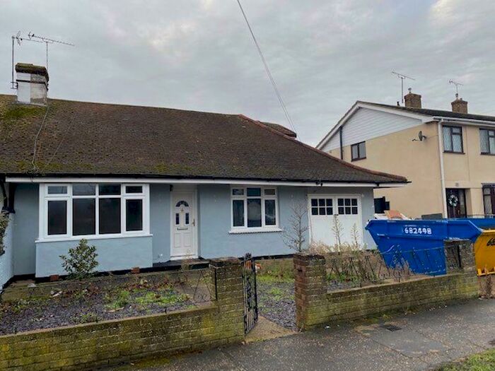 4 Bedroom Semi-Detached House To Rent In Meynell Avenue, Canvey Island, SS8