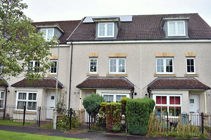 4 Bedroom Town House For Sale In Fitzallan Place, Bathgate, West Lothian, EH48