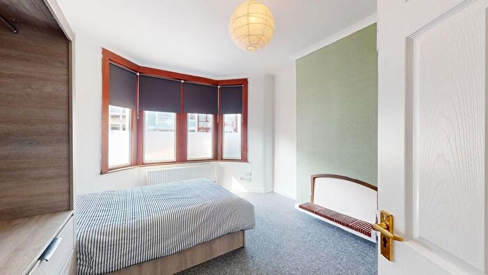 6 Bedroom Semi-Detached House To Rent In Brentry Road, Bristol, BS16