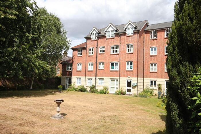 2 Bedroom Flat For Sale In Archers Court, Salisbury, SP1