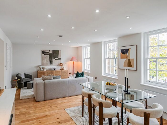 3 Bedroom Flat For Sale In Cadogan Lane, London, SW1X