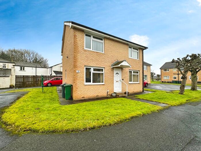 2 Bedroom Flat For Sale In Eccles Court, Bradford, BD2