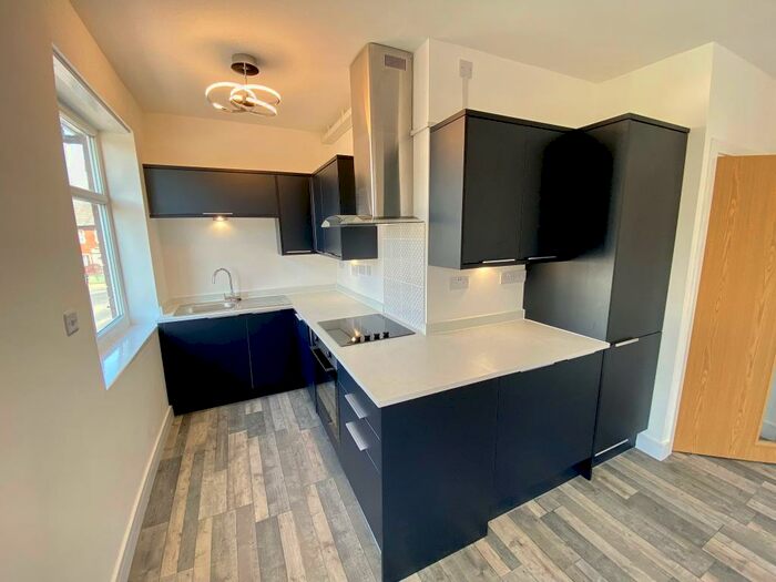 3 Bedroom Flat To Rent In Stretford Road, Urmston, Manchester, Greater Manchester, M41