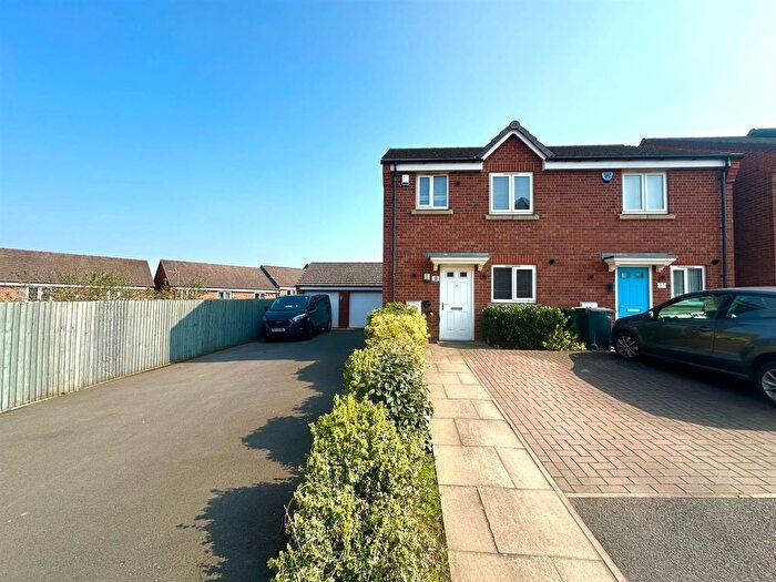 3 Bedroom Semi-Detached House To Rent In Bobeche Place, Kingswinford, DY6