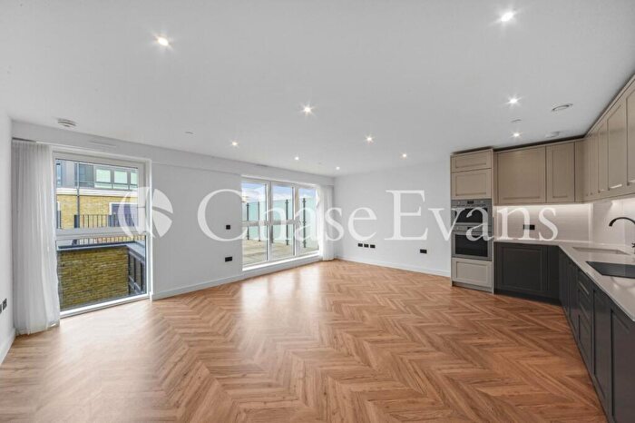 2 Bedroom Flat To Rent In Wheatfield Way, Royal Exchange, Kingston, KT1