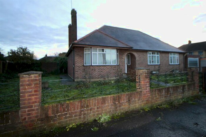 3 Bedroom Detached Bungalow To Rent In Townmead Road, Waltham Abbey, EN9