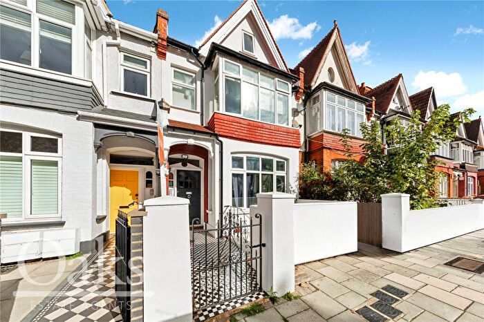 2 Bedroom Apartment For Sale In Broxholm Road, West Norwood, SE27