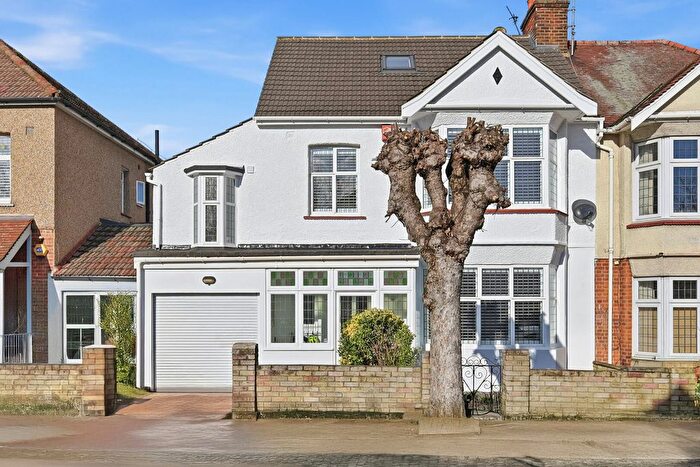 5 Bedroom Property For Sale In Reydon Avenue, Wanstead, E11