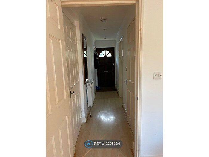 1 Bedroom Maisonette To Rent In Garlands Road, Redhill, RH1