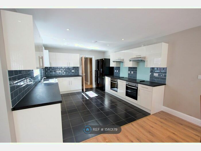 8 Bedroom Semi-Detached House To Rent In Carlton Road, Southampton, SO15