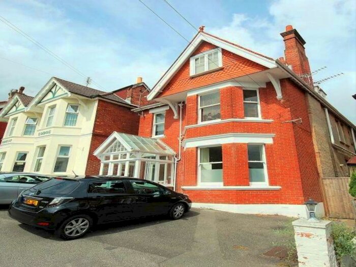 2 Bedroom Flat To Rent In Beaulieu Road, Alum Chine, Bournemouth, BH4