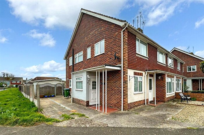 2 Bedroom Maisonette For Sale In Sutherland Close, Rustington, Littlehampton, West Sussex, BN16