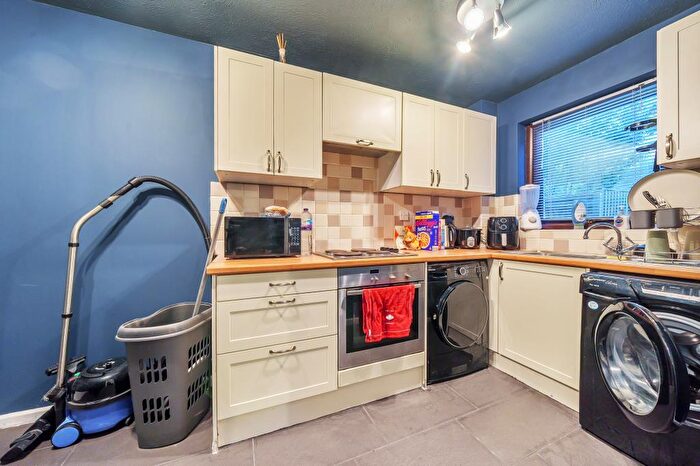 1 Bedroom Terraced House To Rent In Robertson Close, Newbury, RG14