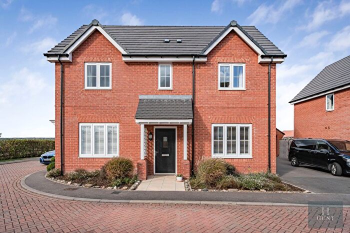 4 Bedroom Detached House For Sale In Henge Court, Thame, Oxfordshire, OX9