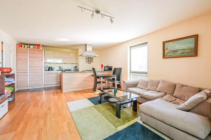 3 Bedroom Flat To Rent In Crowder Street, Shadwell, London, E1