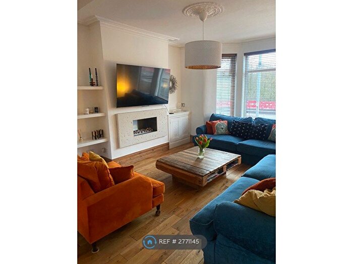 3 Bedroom Terraced House To Rent In Manchester Old Road, Manchester, M24