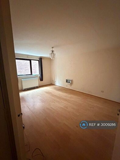 2 Bedroom Flat To Rent In Gurney Close, Barking, IG11