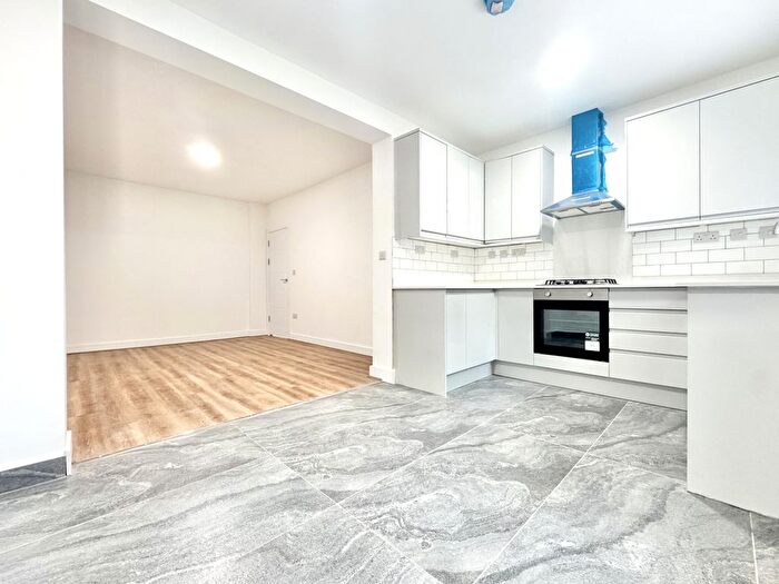 4 Bedroom Semi-detached House To Rent In Bulstrode Avenue, Hounslow, TW3
