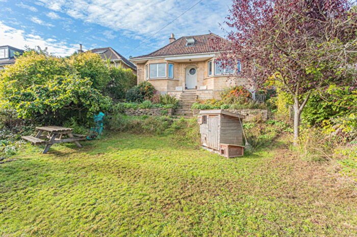 3 Bedroom Detached House For Sale In Devizes Road, Box, SN13