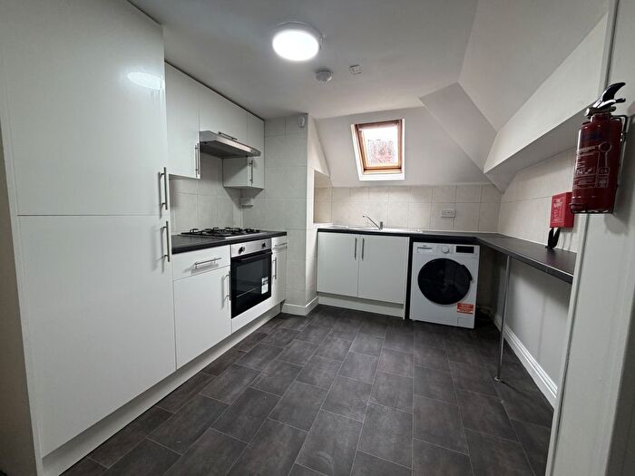 2 Bedroom Flat To Rent In Colchester Avenue, Penylan, CF23