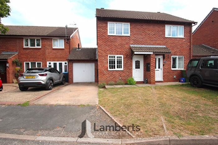 2 Bedroom Semi-detached House For Sale In Rufford Close, Alcester, B49