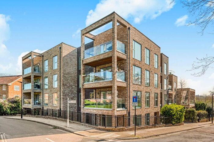 3 Bedroom Flat For Sale In Green Dale, Denmark Hill, SE5