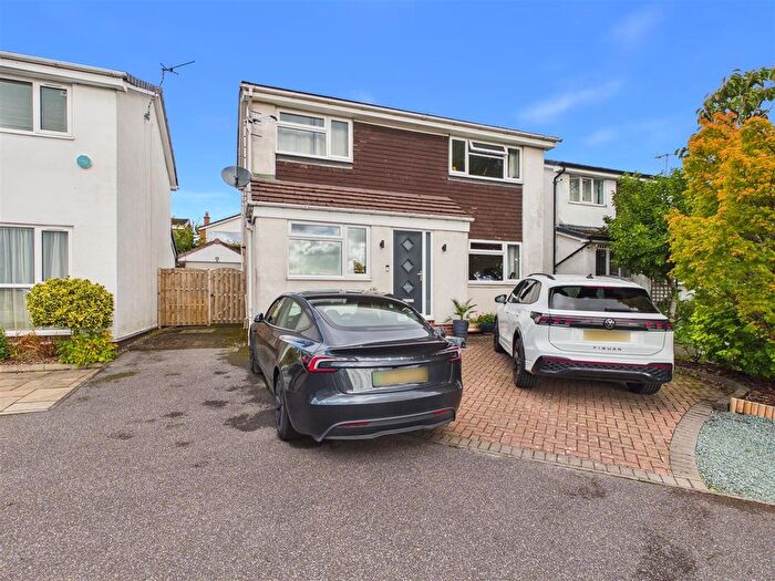 3 Bedroom Detached House For Sale In Wentworth Road, Dronfield Woodhouse, Dronfield, S18