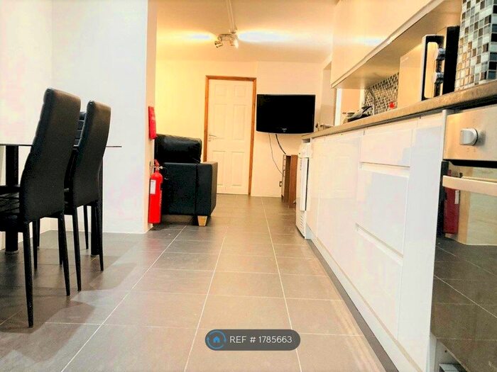 3 Bedroom End Of Terrace House To Rent In Dupont Road, London, SW20