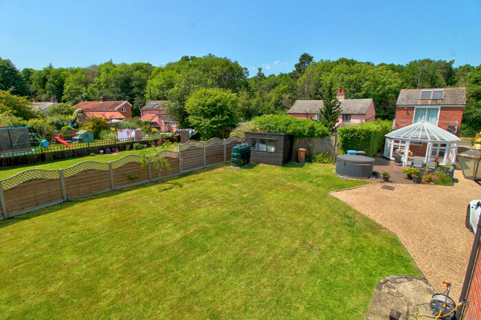 2 Bedroom Detached House For Sale In Manningtree Road, Stutton, IP9