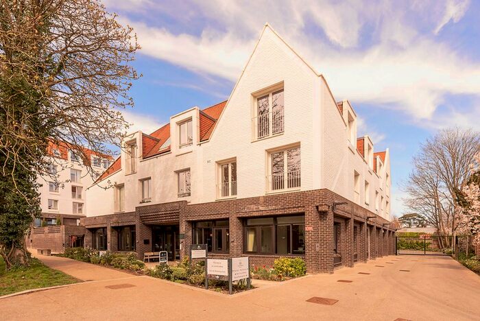 2 Bedroom Flat To Rent In Leyton Road, Harpenden, Herts, AL5