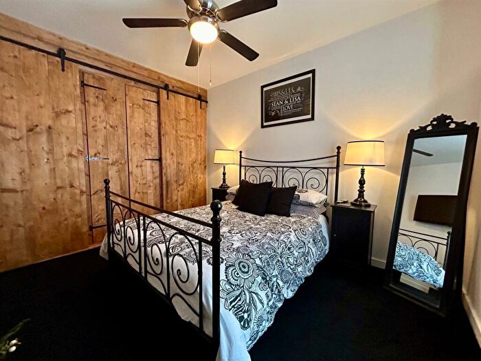 2 Bedroom Bungalow For Sale In Honey Lane, Waltham Abbey, EN9
