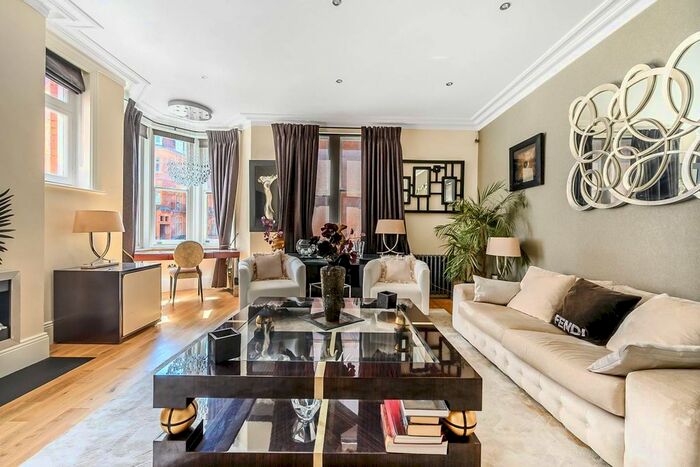 2 Bedroom Flat To Rent In Hans Crescent, Knightsbridge, London, SW1X