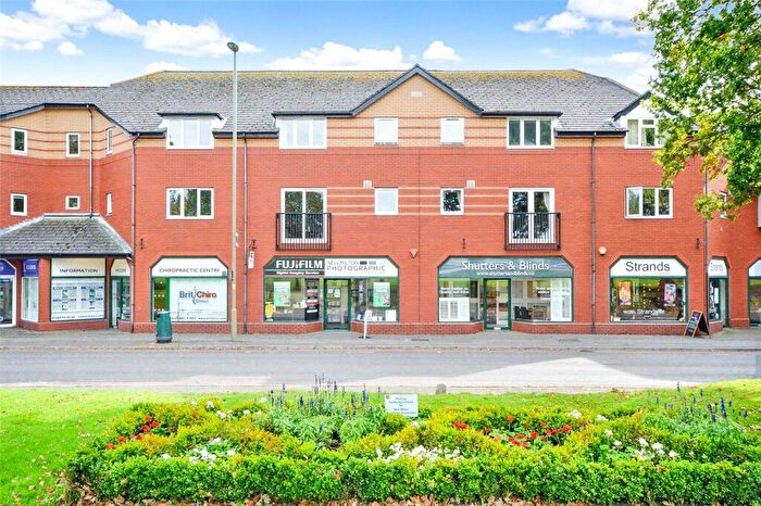 2 Bedroom Apartment For Sale In Elm Court, Old Milton Road, New Milton, BH25