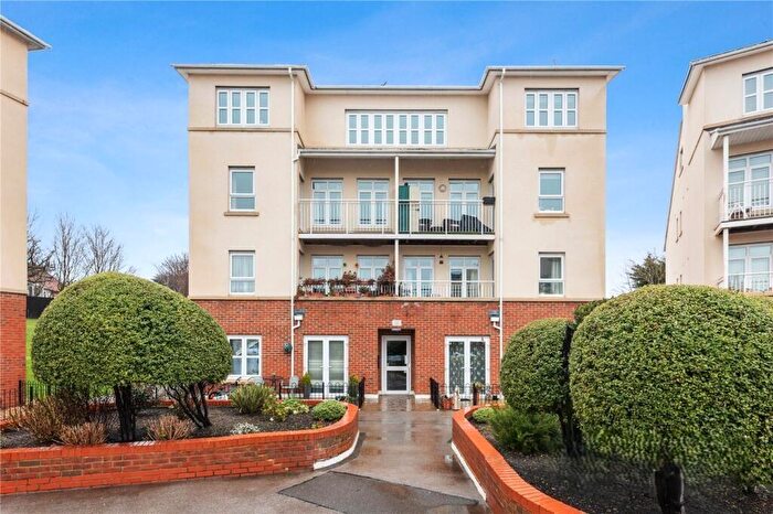 2 Bedroom Apartment For Sale In Magdalene Gardens, London, Greater London, N20