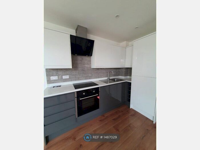 2 Bedroom Flat To Rent In Verve Apartments, Romford, RM1