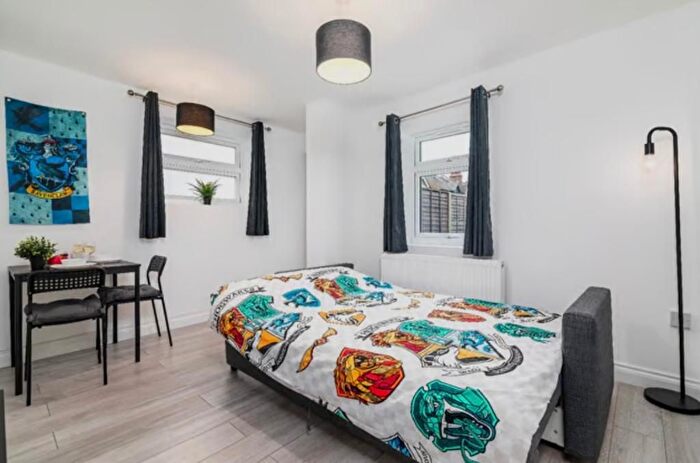 2 Bedroom Maisonette To Rent In Addiscombe Road, Watford, Lomdon, WD18