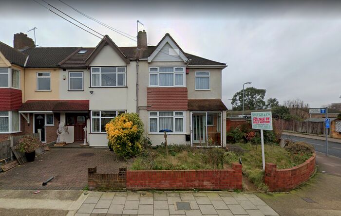 4 Bedroom End Of Terrace House To Rent In Edmund Road, Rainham, RM13