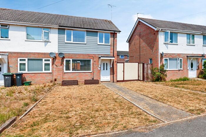 3 Bedroom End Of Terrace House For Sale In Ballam Close, Poole, BH16