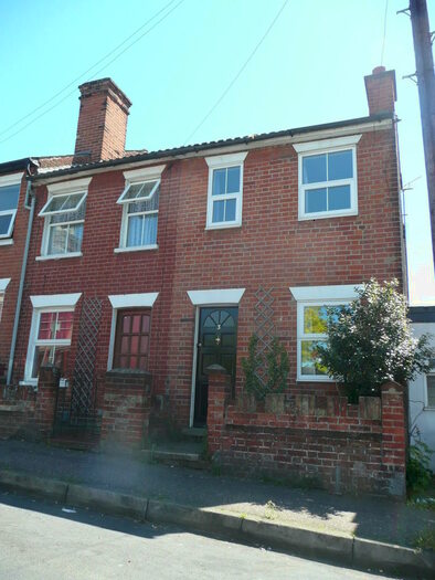 2 Bedroom End Of Terrace House To Rent In Cromwell Road, Colchester, CO2