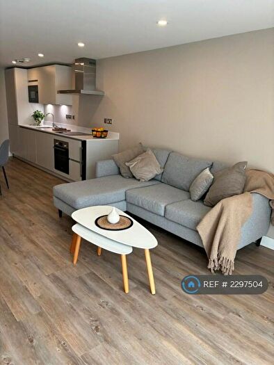 2 Bedroom Flat To Rent In Queens Dock Avenue, Hull, HU1