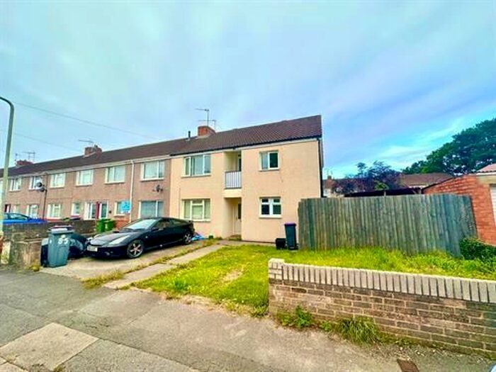 2 Bedroom Flat To Rent In Trem Twyn Barlwm, Two Locks, Cwmbran, NP44