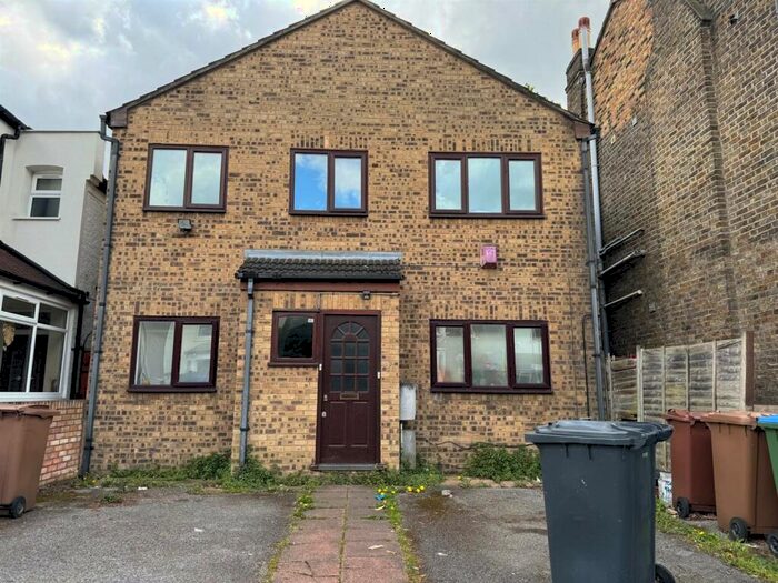 2 Bedroom Apartment To Rent In Clarendon Road, Walthamstow, E17