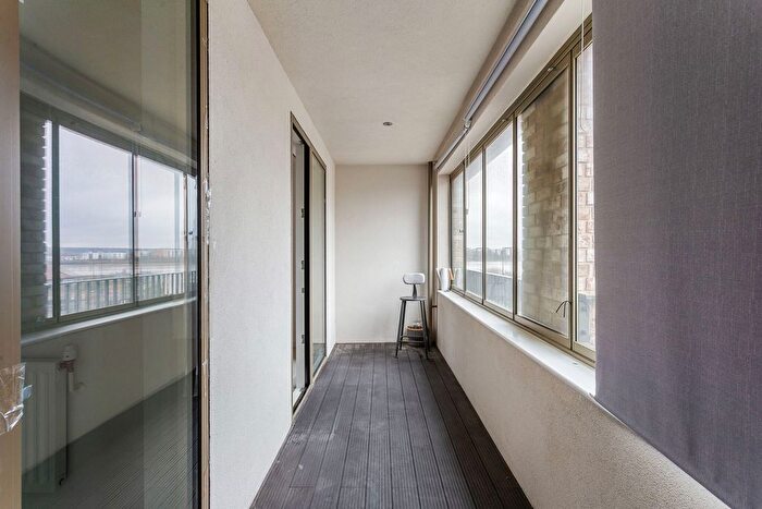 2 Bedroom Flat For Sale In Lock Side Way, London, E16