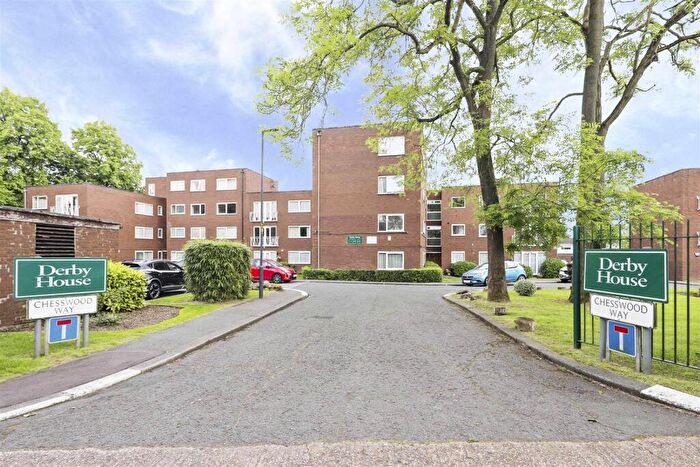 2 Bedroom Flat For Sale In Chesswood Way, Pinner, HA5