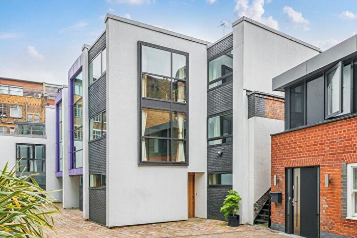 4 Bedroom End Of Terrace House For Sale In Brewery Square, Clerkenwell, London, EC1V