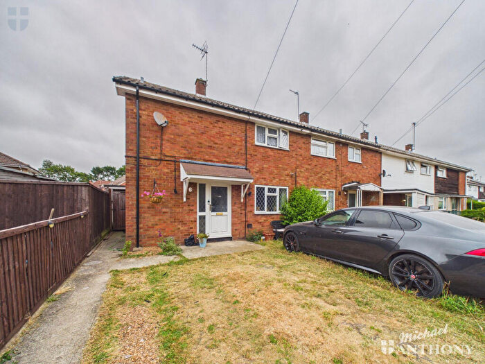 3 Bedroom End Of Terrace House For Sale In Coniston Green, Aylesbury, HP20