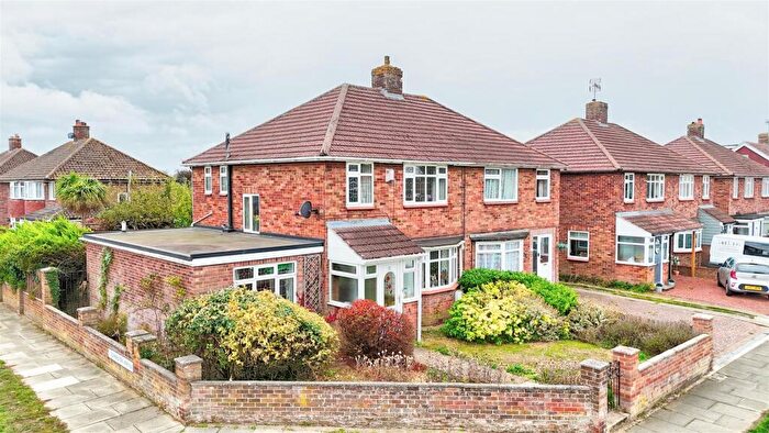 3 Bedroom Semi-Detached House For Sale In Cedarcroft Road, Ipswich, IP1