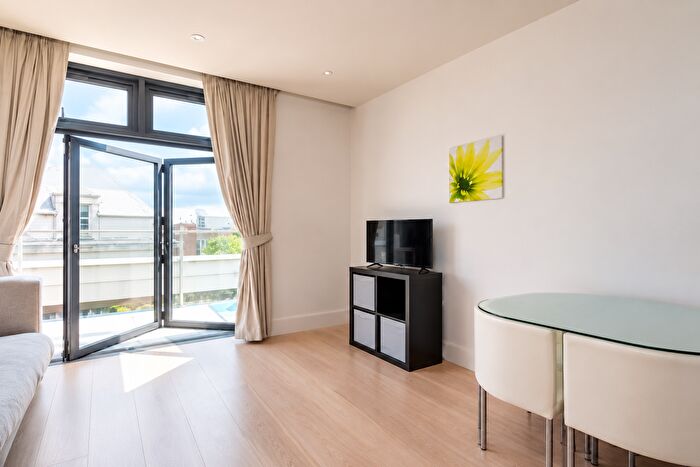 1 Bedroom Flat To Rent In The Market Building, Market Place, Brentford, London, TW8